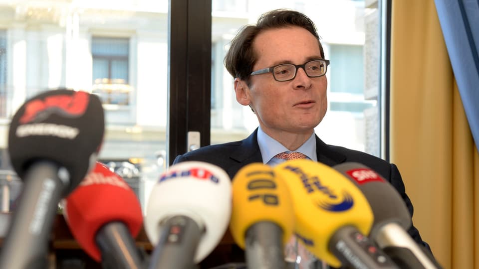 Roger Köppel avant las medias a Turitg