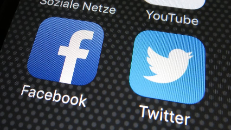 Purtret da dus icons dal natel, Facebook e Twitter. 
