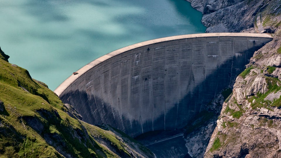 Cunzunt las ovras idraulicas svizras pateschan dals bass pretschs sin il martgà europeic da forza electrica.