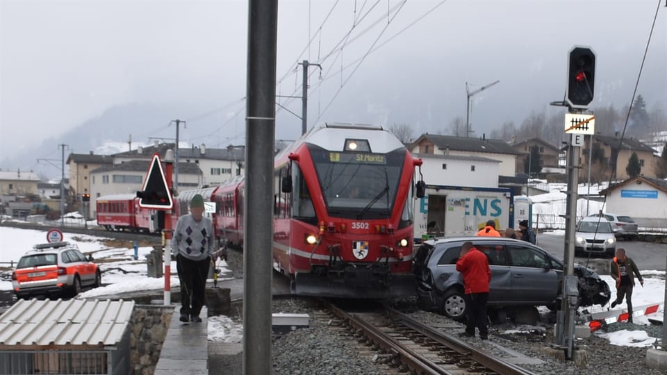 Accident tranter tren ed auto a Poschiavo.