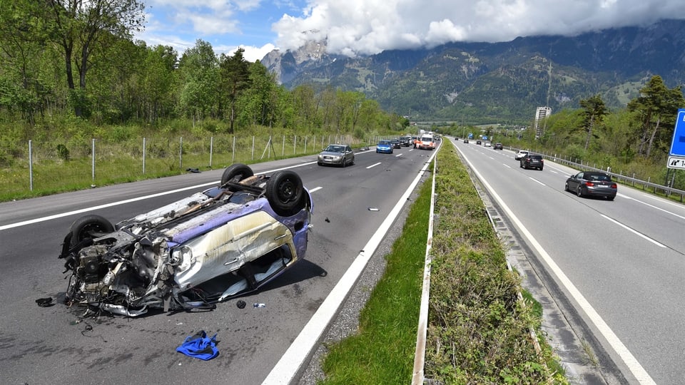 Il lieu da l'accident sin l'A13 en vischinanza da Zezras.