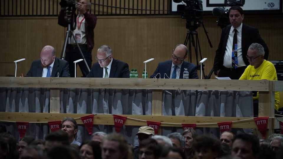 Die Experten vom kantonalen Jugendmusikfest in Vals.