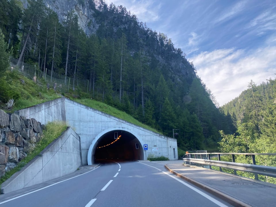 Il tunnel dal Crap Ses è il cunfin tranter la val Alvra ed il Surses.