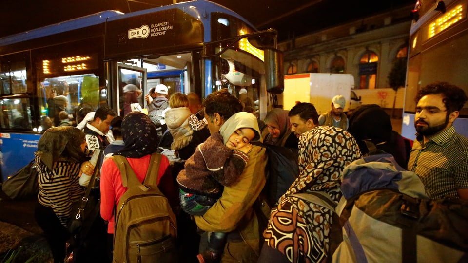 fugitivs cun satg e pac entran en in bus 