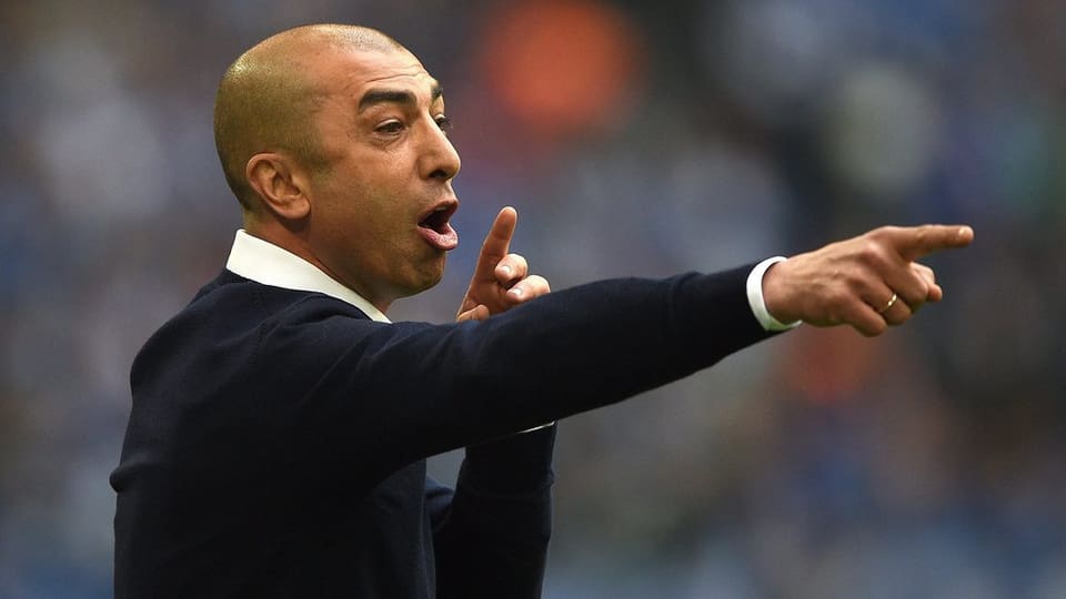 Il trenader Roberto Di Matteo en acziun durant in gieu da ballape.