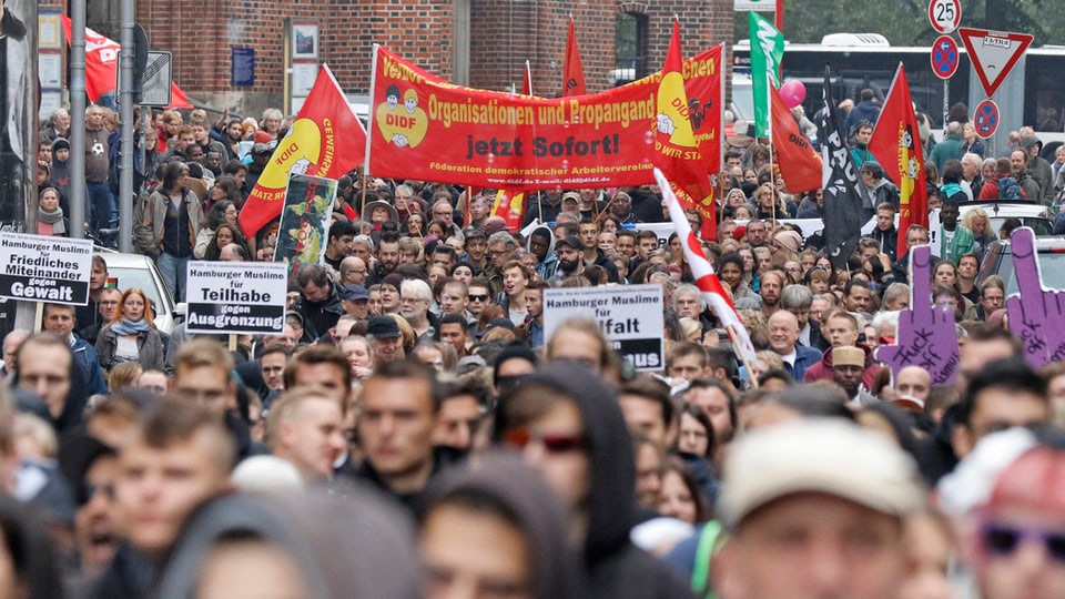 Ils demonstrants en il center da Hamburg.