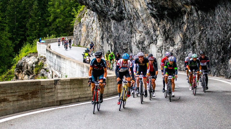 ciclists a la Alpenchallenge