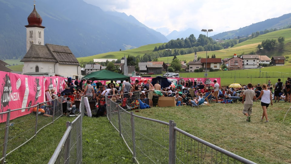 Curt avant che als portas dal Open Air Lumnezia 2015 arvan.