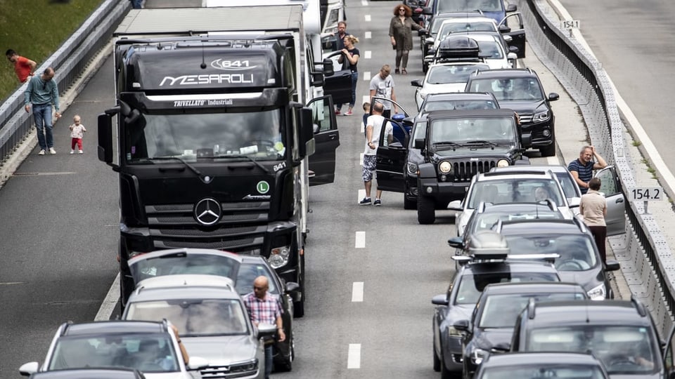 Duas colonnas d'autos.