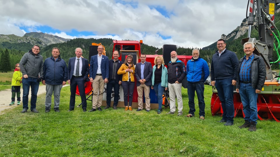 Die politische Prominenz aus der Surselva und der Valle di Blegno. 