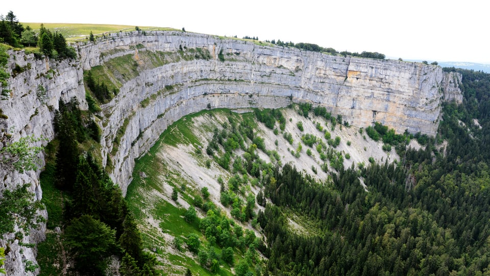 Il Creux-du-Van, al pe dal qual ins ha chattà las baras.