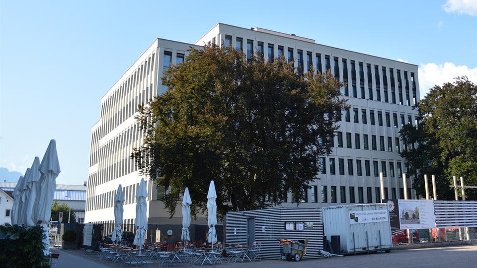 Il nov center administrativ regiunal a Landquart, fotografia da dador.