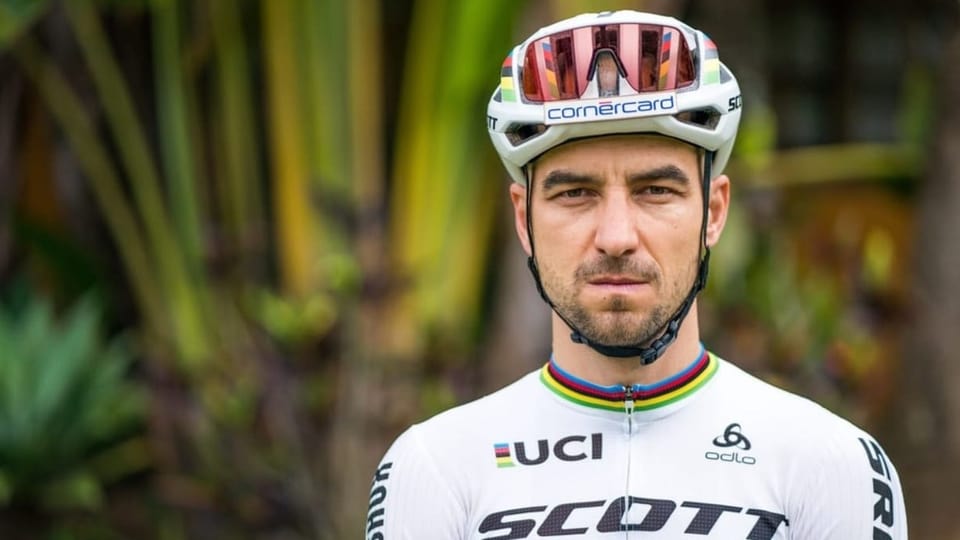 In sguard enavos sin la stagiun da Nino Schurter