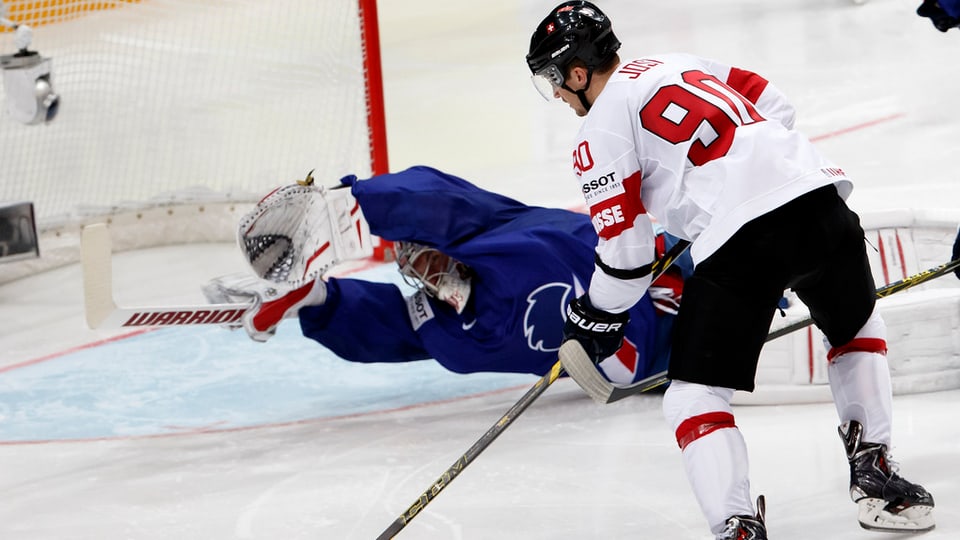 Il giugader da hockey svizzer, Roman Josi en acziun.