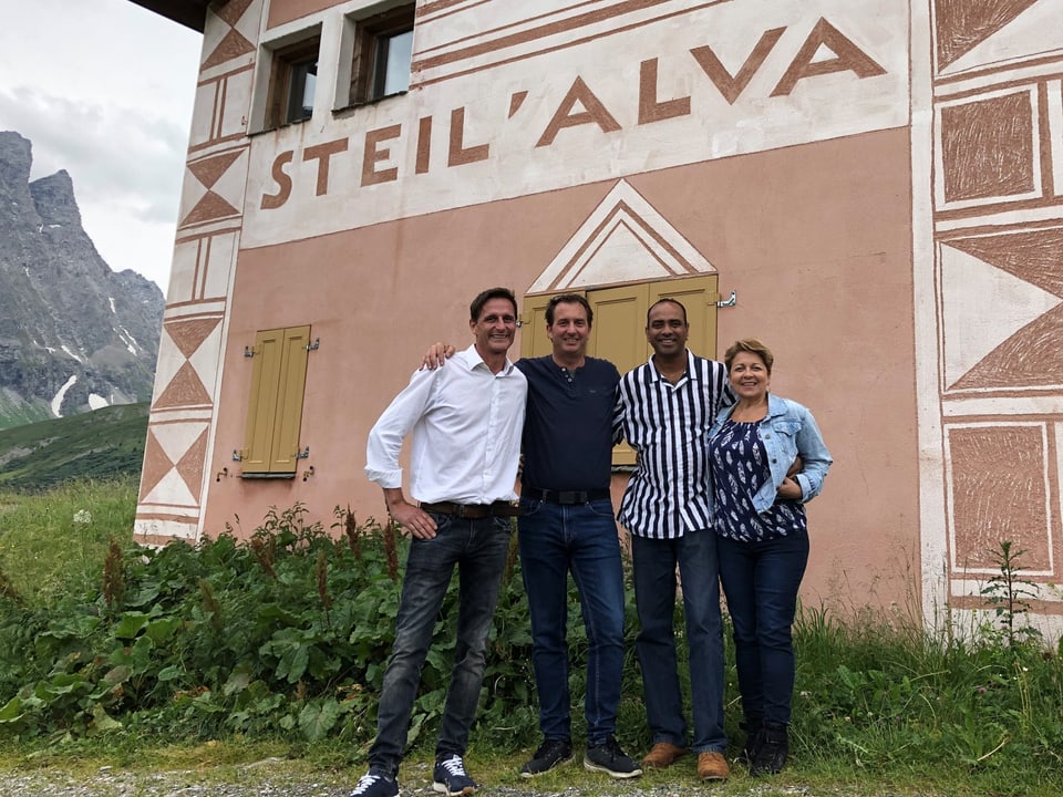 (da san.): Mario Bonvicini (Manader Steil’Alva), Oliver Bühler (Manader Edelweiss Catering), Deeptha Denedra Devapriya (schefcuschinier), Rita Grob (manadra finanzas Edelweiss Catering).