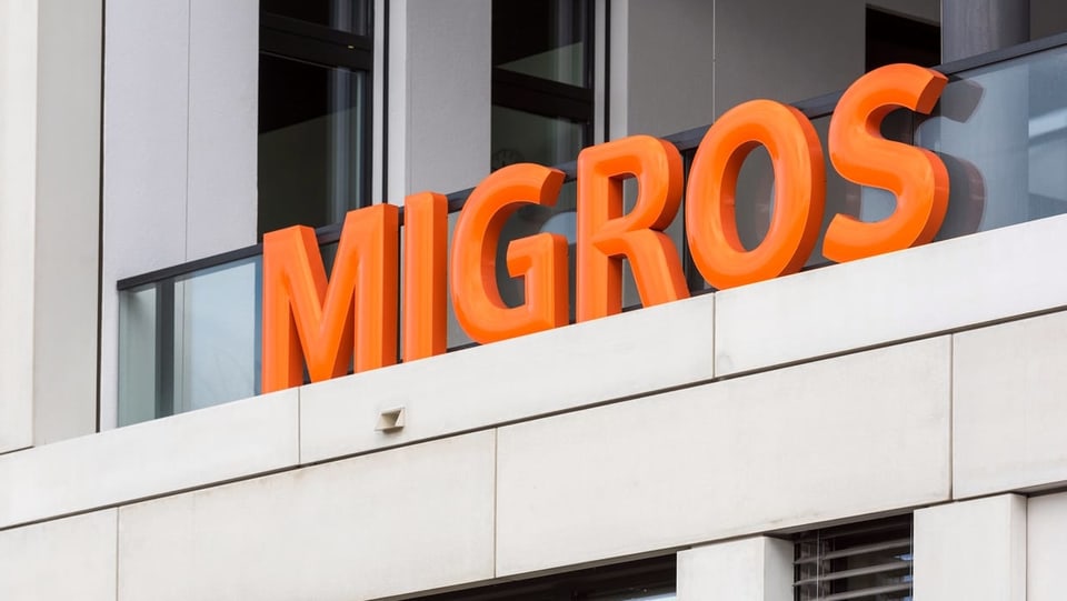 Logo da Migros vi d'ina chasa. 
