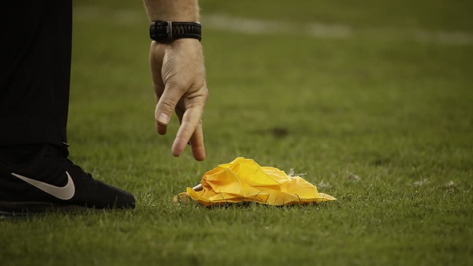 Penalty Flag dient dem Schiedsrichter beim american Football um ein Foul zu signalisieren.