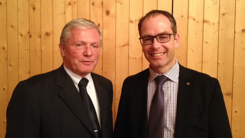 L'investider austriac Manfred Moschner ed il president communal da Savognin Patrick Vincenz. 
