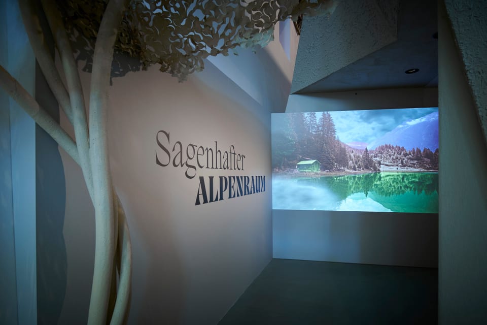 L'entrada da l'exposiziun «Territori alpin mitic» en il Forum per istorgia svizra a Sviz