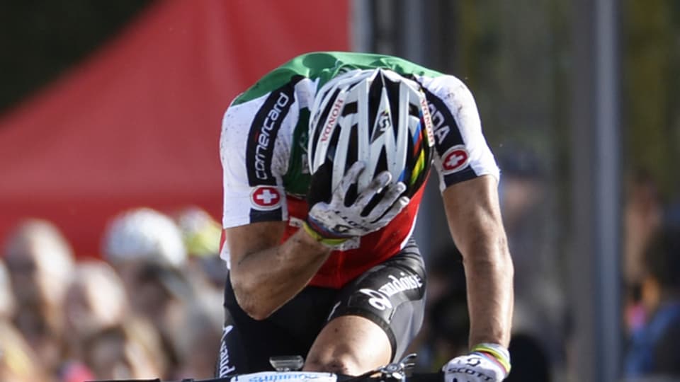 Discletg per Nino Schurter: el croda curt avant l’arrivada e vegn segund. 
