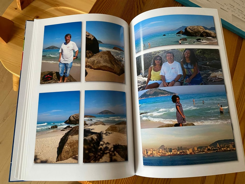 In album da fotografias avert, cun fotos da la mar en Brasilia.