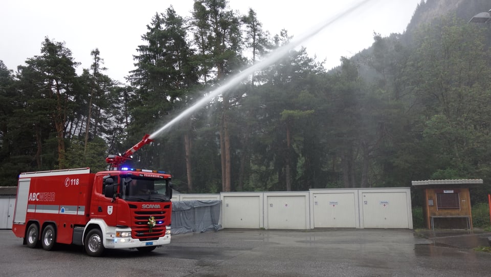 Quest nov vehichel da la Ems Chemie, duai era gidar a stizzar fieus ordaifer Domat, sch'i fa da basegns.