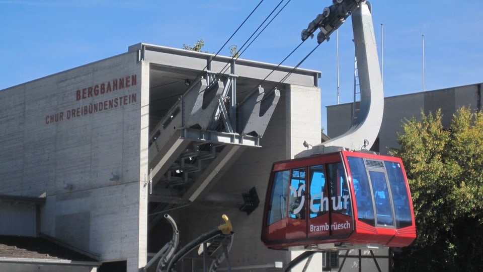 Pendiculara da Brambrüesch che parta da la staziun aval. 
