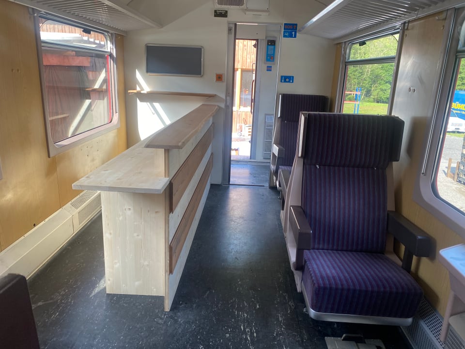 die bar im eisenbahnwagon