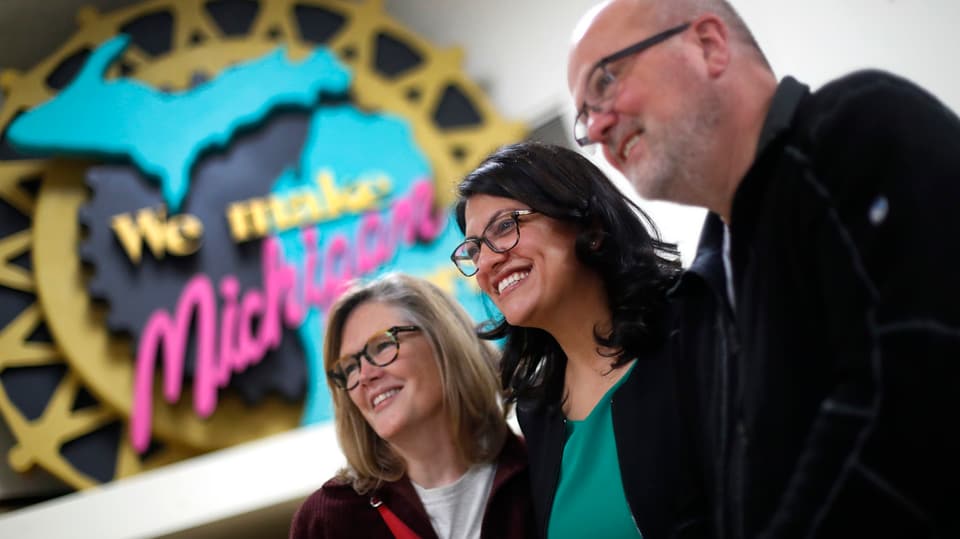 Purtret da Rashida Tlaib suenter sia victoria. 