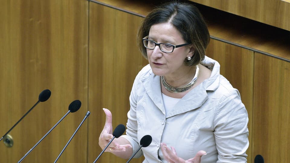 La ministra da l'intern austriaca vi dal discurrer.