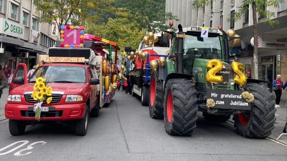 via cun vehichels ornads, autos e tractor...