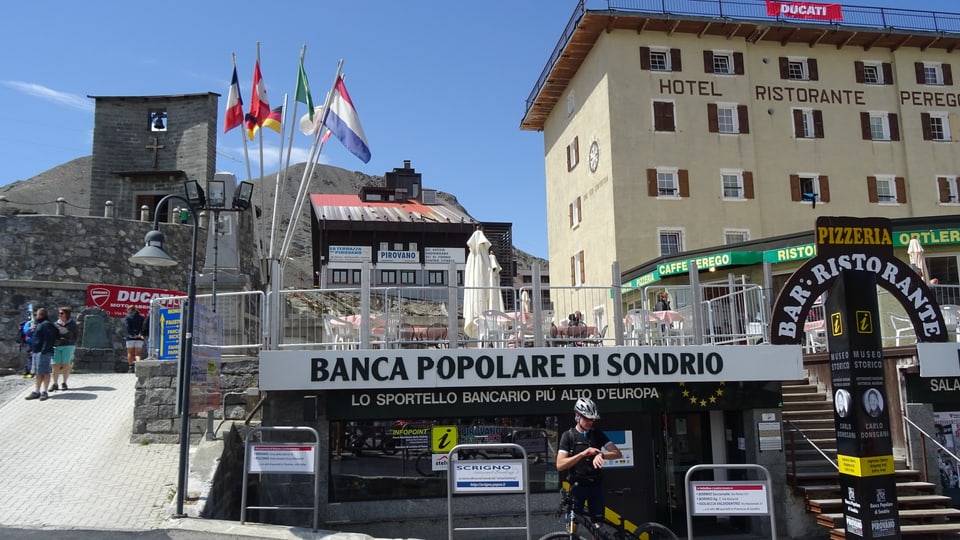 La banca la pli auta en Europa – sisum il pass dal Stelvio.