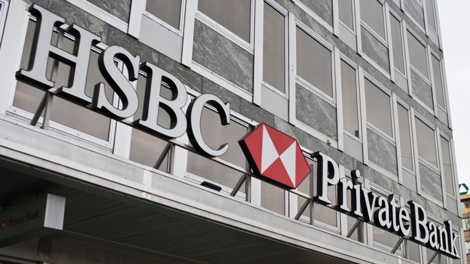 bajetg aut cun fanestras grondas cun la reclama HSBC Private Bank