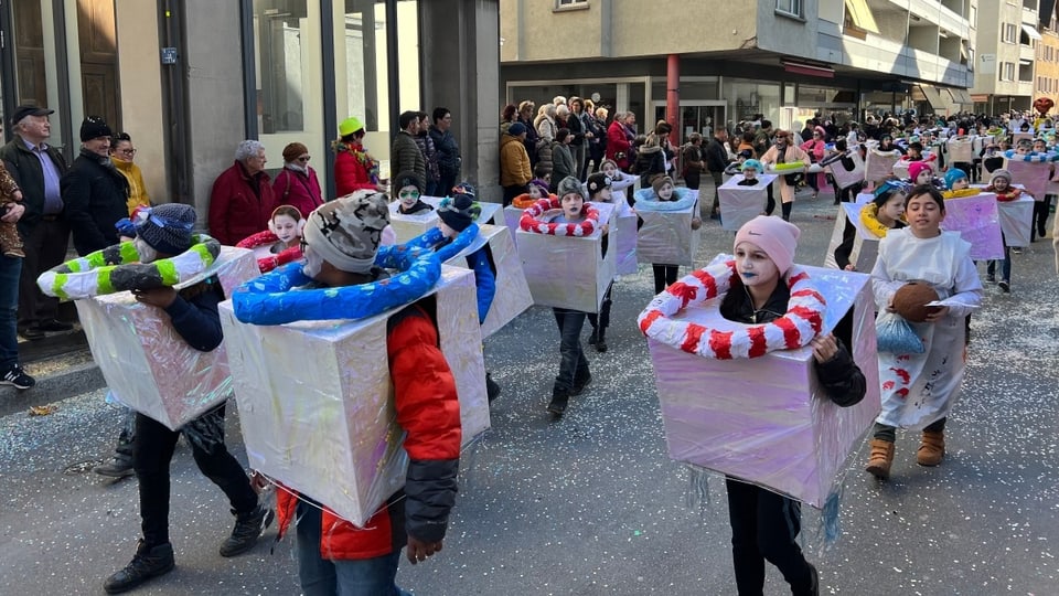Fasnacht in Graubünden: Guggenmusik, bunte Kostüme und Umzüge