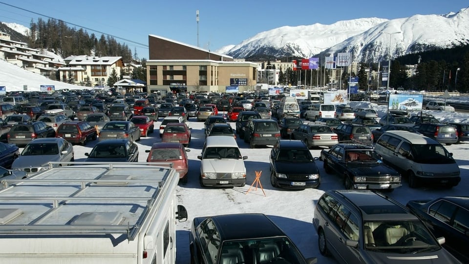 Parcadi plain, davos la staziun da la pendiculara Signal.