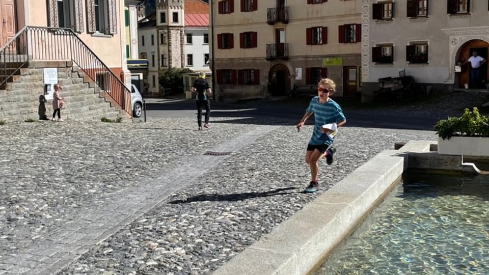 Mat en acziun a la cursa d'orientaziun a Sent