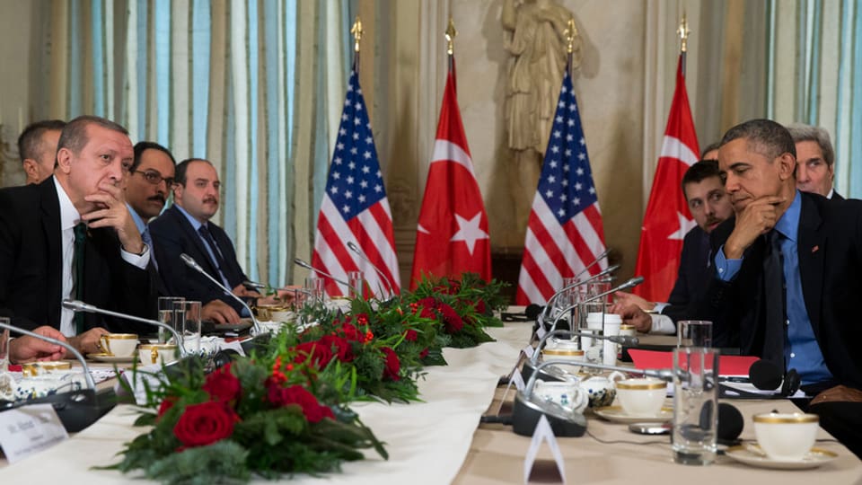 il president tirc Erdogan ed il president american Obama ad in inscunter il december a Paris. 