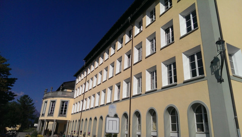 Fatschada vers sid da l'Institut Otalpin Ftan