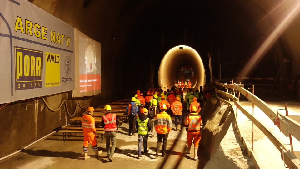 Grond travasch en la caverna a Preda: Bleras medias e lavurants èn arrivads a l'emprima perfuraziun.