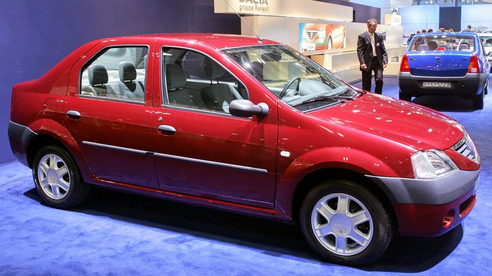 Il prim model da Dacia è sta il Logan. 