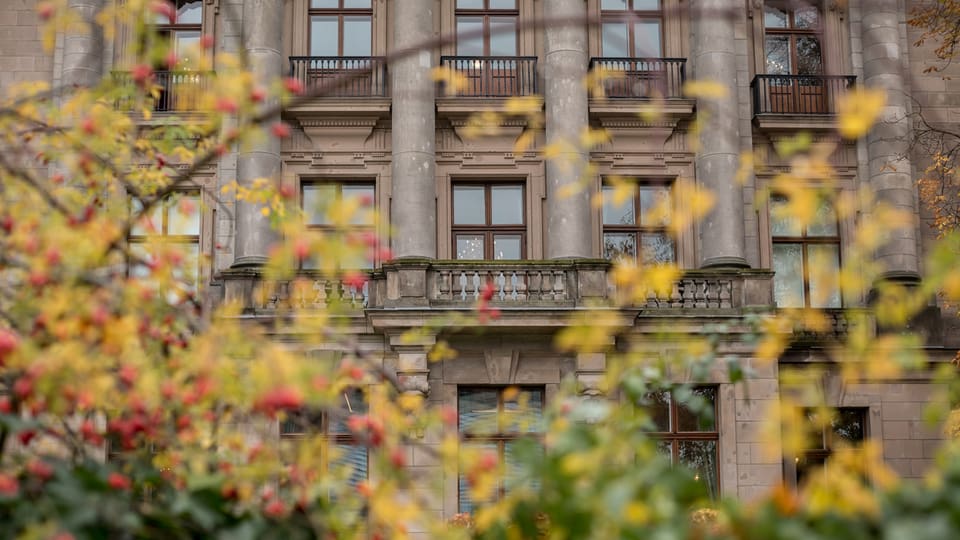 bajetg cun balcon e fanestras serradas