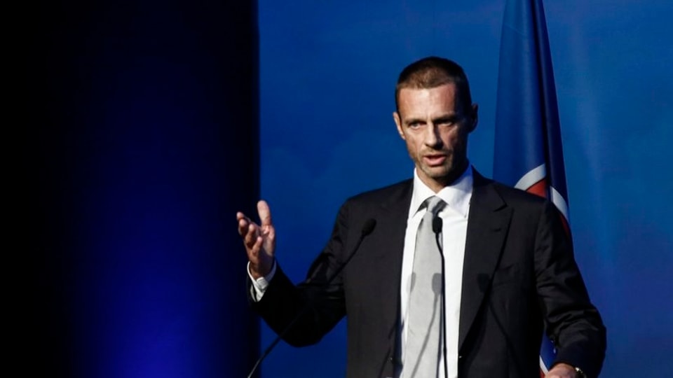 Aleksander Ceferin da la Slovenia che daventa nov president da l'UEFA.