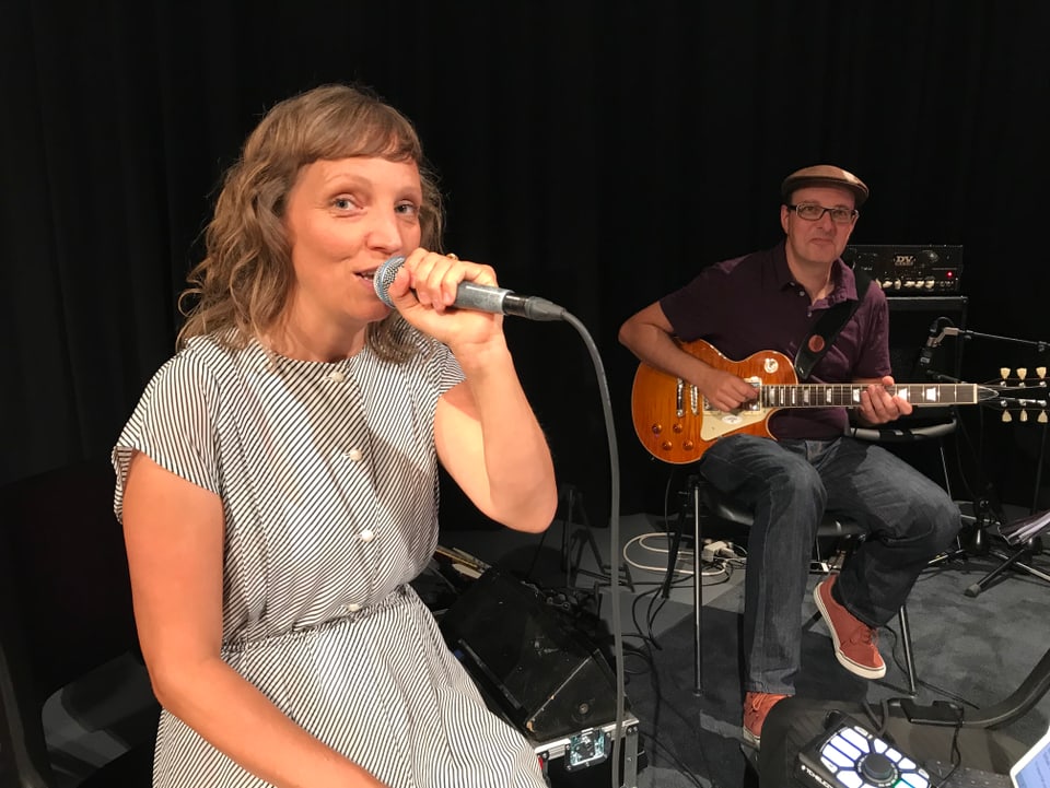 La Band cun la chantadura Gabriela Krapf ha pisserà per la musica live durant il Suisse Quiz.