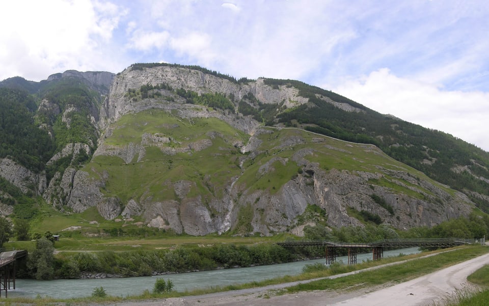 Plazza da sajettar a Cuira al pe dal Calanda.