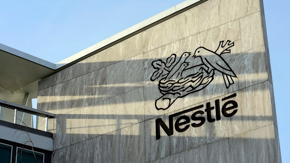 Nestlé ha fatg 200 milliuns francs pli pauc gudogn l'emprim mez onn cumpareglià cun l’emprim mez onn dal 2014.
