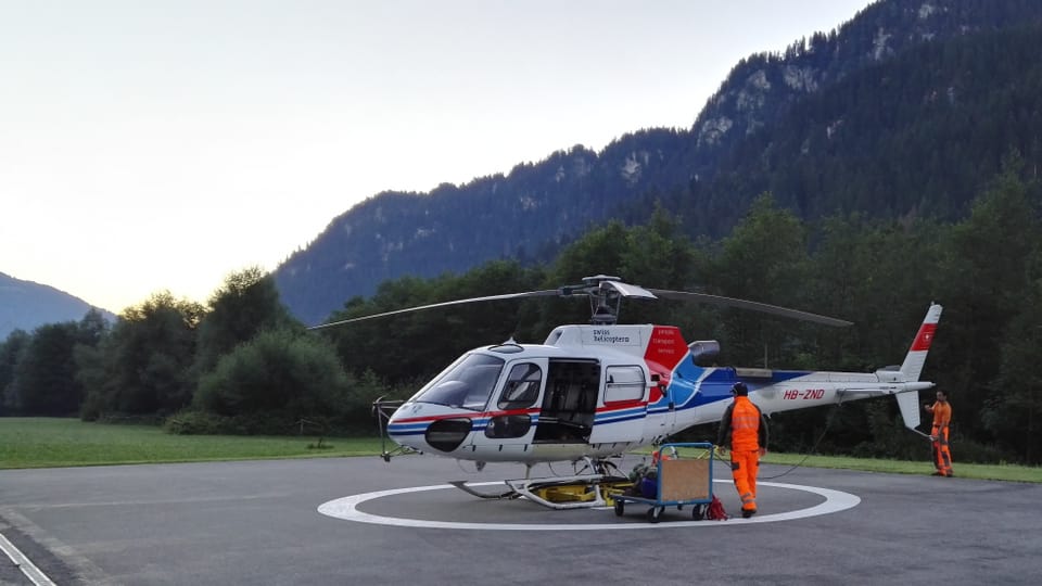 Collavuraturs da Swisshelicopter a Tavanasa fan las davosas preparaziuns per l'emprim sgol dad oz.