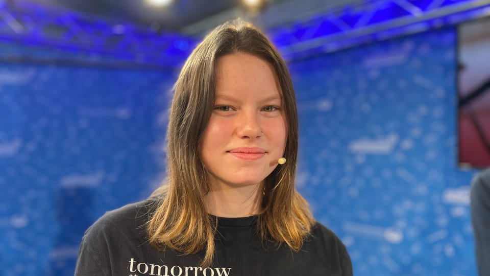Alina Thomann La lainaria Alina Thomann durant la discussiun al «Fiutscher»