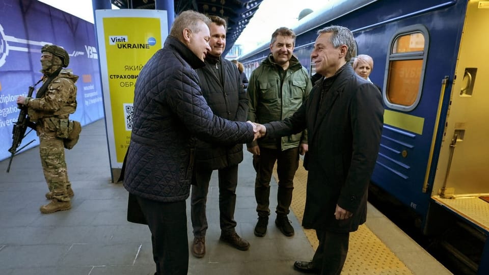Cusseglier federal Ignazio Cassis vegn beneventà d'ambassadur Claude Wild en l'Ucraina ils 20 d'october.