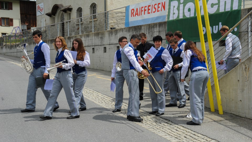 Impressiuns da la festa districtuala da musica a Sursaissa.