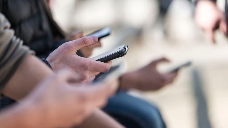 Persunas vid il telefonin. 
